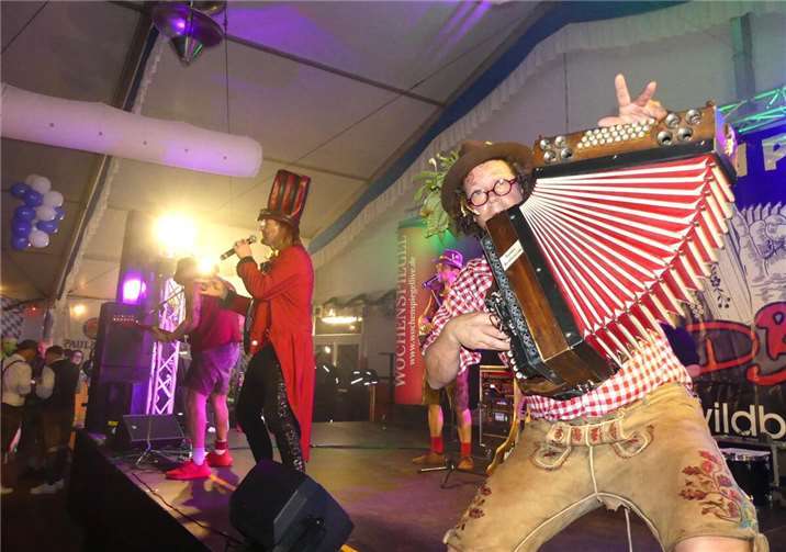 Die bajuwarische Gaudi-Formation Wildbach rauschte beim Cochemer Oktoberfest musikalisch über die Festbühne.