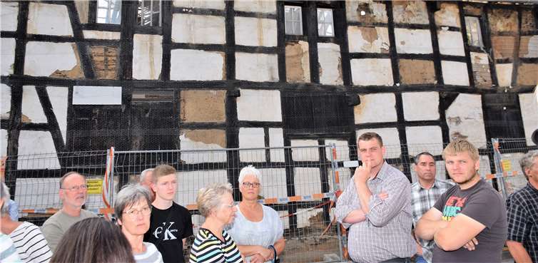 Die baufällige Ruine im Burggraben hält die obere Denkmalbehörde als erhaltenswert. Fotos: -EICH-