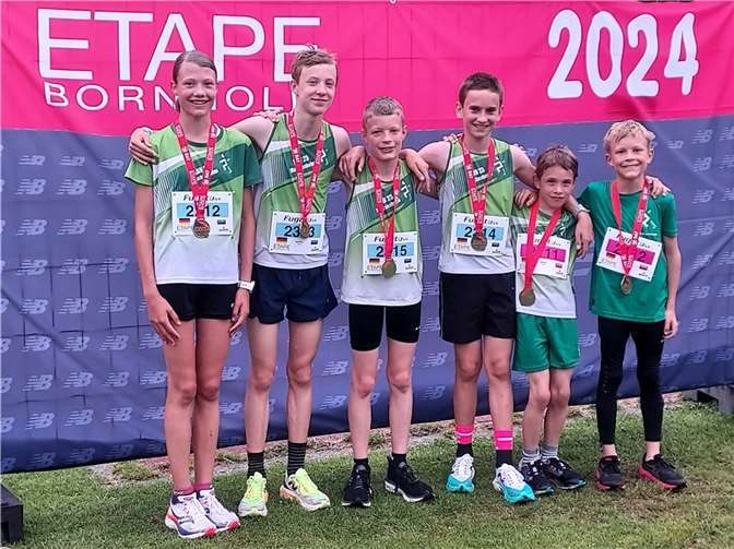 Die bei den Kinderläufen der „Etape Bornholm“ erfolgreichen LAV-Aktiven nach ihrem dritten Lauf mit den Finisher-Medaillen um den Hals. Foto: F. Hahn