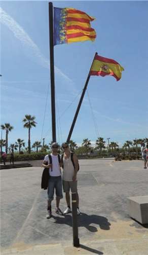 Die beiden Auszubildenden bei der Ankunft in Valencia.privat