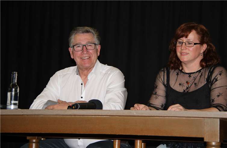 Die beiden Autoren hatten genauso viel Spaß wie ihre Zuhörer.  Carolin Hummel