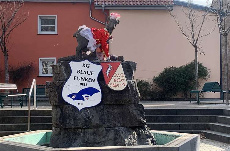 Die beiden Beller Karnevalsvereine sorgten für einen karnevalistischen Hauch im Ort.