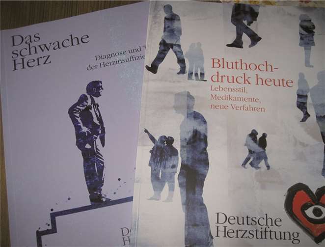 Die beiden Broschüren zum europäischen Tag der Herzschwäche, je Heft drei Euro. privat