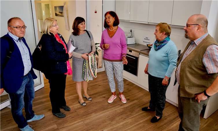 Die beiden Christdemokratinnen Hedi Thelen und Mechthild Heil (Zweite und Dritte von links) erhielten von Ulrike Dobrowolny (Vierte von links) Informationen aus erster Hand. Foto: KG