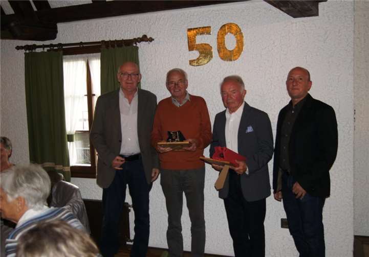 Die beiden Ehrenmitglieder Lothar Weichert und Josef Benndorf mit dem Zweiten. Vorsitzenden.