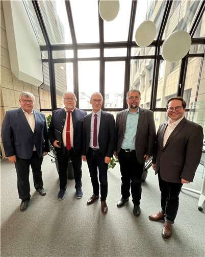 Die beiden Ersten Kreisbeigeordneten von MYK und Neuwied mit den Geschäftsführern der Jobcenter.  Foto: Kreisverwaltung Mayen-Koblenz