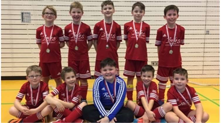 Die beiden F-Jugend-Mannschaften haben sich in der zurückliegenden Hallensaison sehr gut geschlagen.