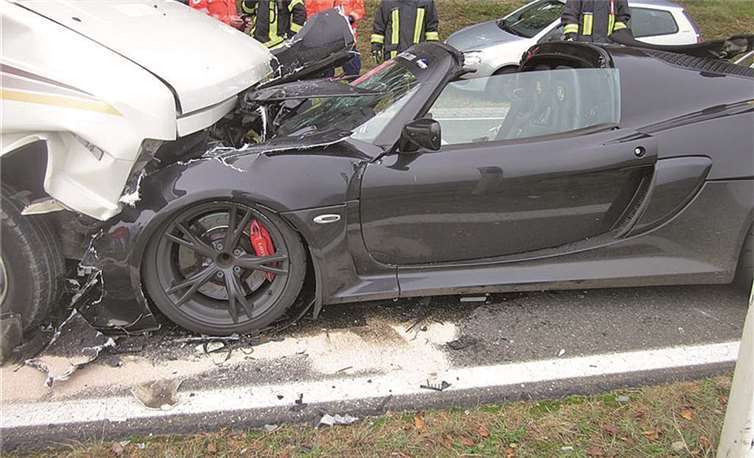 Die beiden Fahrzeuge fuhren frontal gegeneinander. PI Adenau