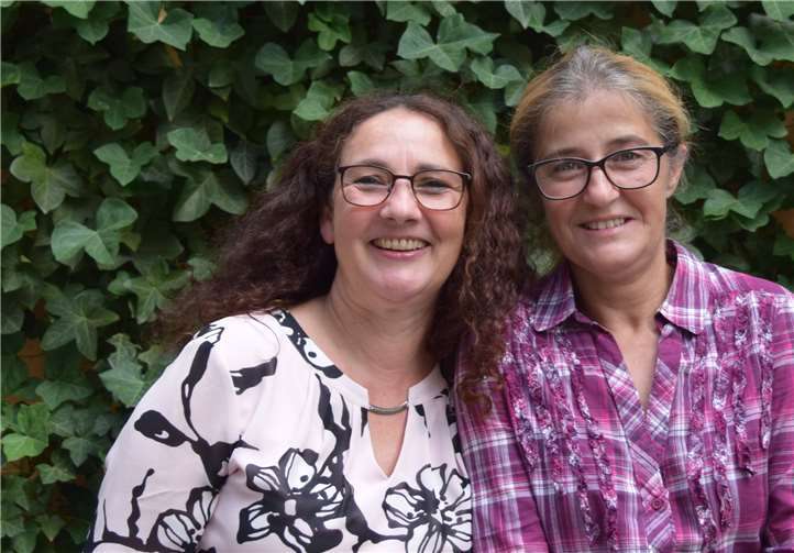 Die beiden Gemeindeschwesternplus Heike Chandoni (links) und Birgit Boos möchten den älteren Menschen in der Stadt Neuwied gerne Wege aus der Einsamkeit aufzeigen.