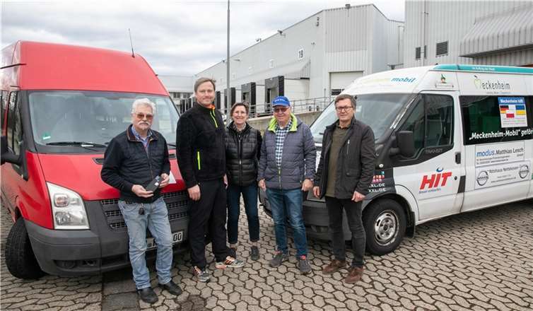 Die beiden Hilfsvereine „Meckenheim hilft“ und „Rheinbach hilft“ machen gemeinsame Sache bei ihren Transporten von Hilfsgütern in die Ukraine. Darüber freuen sich die Vorstandsmitglieder (von links) Peter Zachow, Stefan Pohl, Dr. Brigitte Kuchta, Alfred Eich und Andreas Klassen.  Fotos: privat