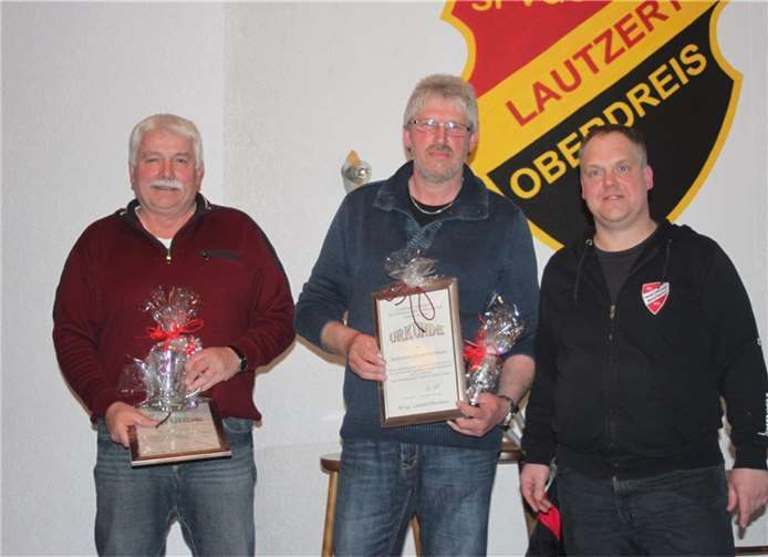 Die beiden Jubilare Gerd Hütt (l.) und Karl-Werner Hoffmann mit dem Vorsitzenden Uwe Hütt (r.). Privat