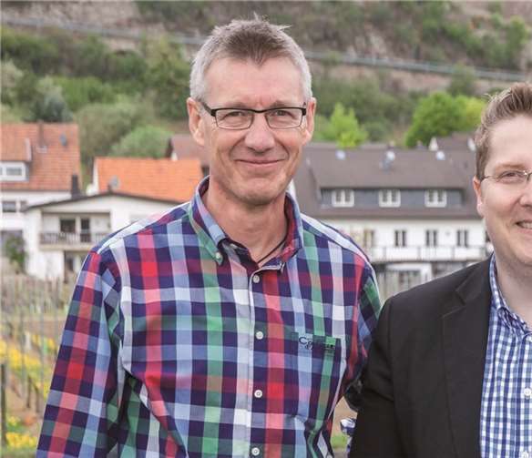 Die beiden Kreistagskandidaten der Freien Bürgerliste (FBL) Dernau, Udo Creuzberg (links) und Heinz-Wilhelm Schaumann, freuen sich über die große Unterstützung der Dernauer Bürger.privat