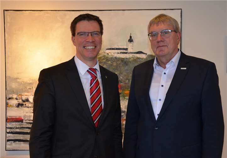 Die beiden Landräte Stephan Santelmann und Sebastian Schuster (v.l.) im Siegburger Kreishaus.  Rhein-Sieg-Kreis