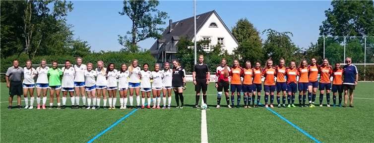 Die beiden Mädchenmannschaften aus Montabaur und South Carolina.privat