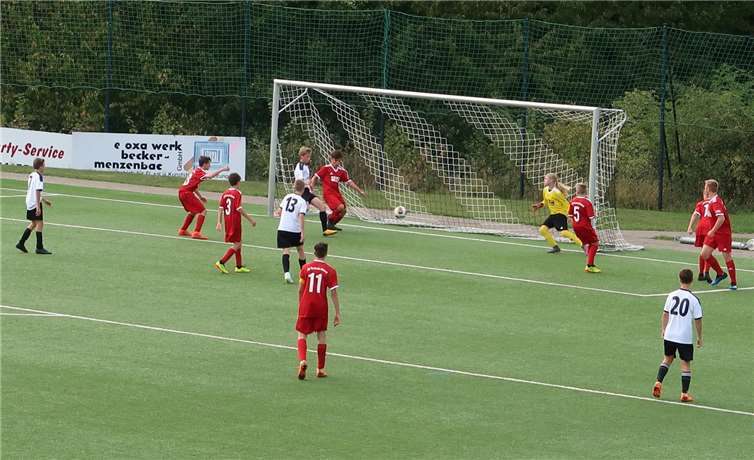 Die beiden Mannschaften JSG Laubachtal/Ellingen und JSG Niederahr zeigten vollen Einsatz. Privat