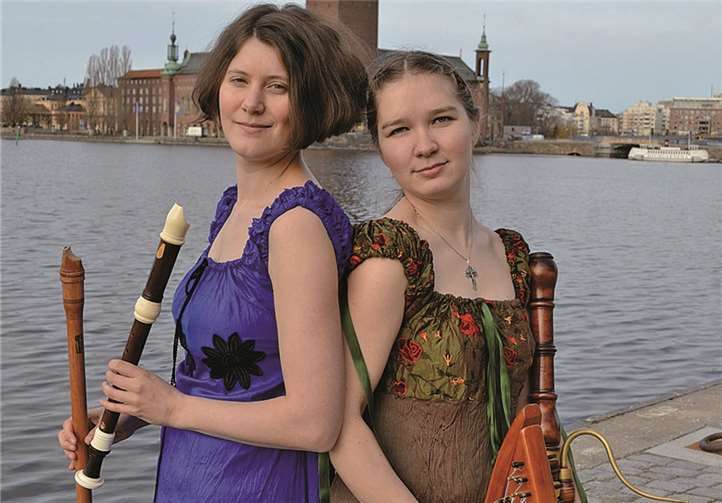Die beiden Musikerinnen des schwedischen „Duo Fabula“ Jana Langenbruch und Nina Grigorjeva geben einen Instrumentalkurs.  Privat