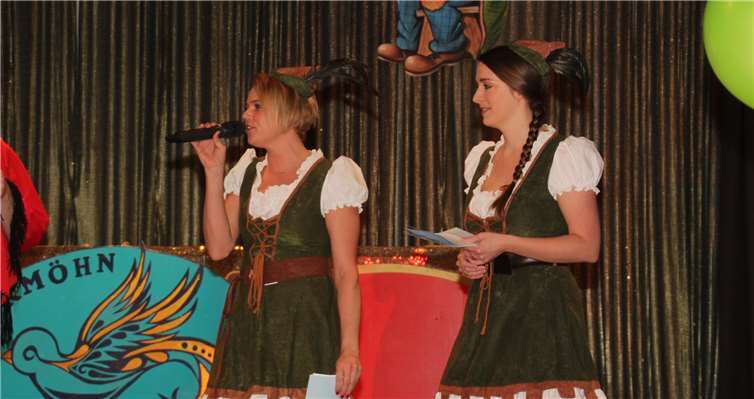 Die beiden Organisatorinnen Karla undCharlotte sorgten für den reibungslosen Ablaufmit einer engagierten und kindgerechten Moderation.