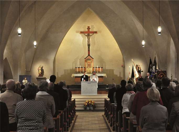 Die beiden Pfarrer Eric Condé und Wolfgang Hüllstrung gestalteten die Gedenkfeier in der Kirche. privat