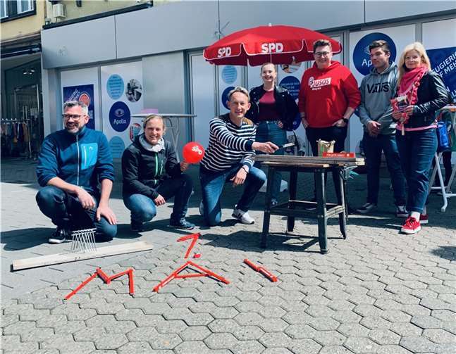 Die beiden SPD-Politiker kamen mit zahlreichen Bürgerinnen und Bürgern von Vallendar ins Gespräch. Foto: privat