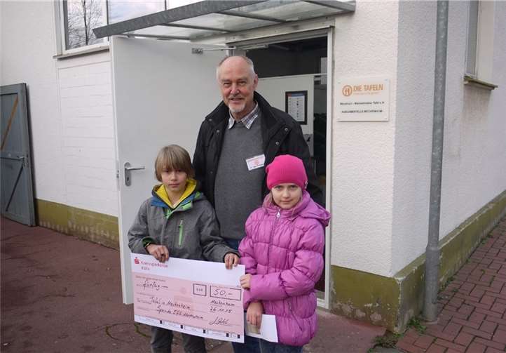 Die beiden Schüler der ESG wurden freundlich beim Besuch der Meckenheimer Tafeln empfangen. Privat
