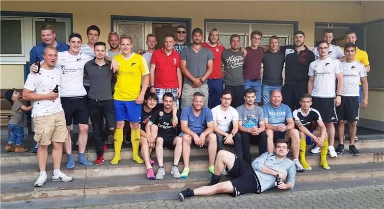Die beiden Seniorenmannschaften feierten den Saisonabschluss.Privat