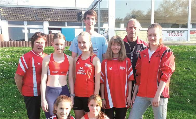 Die beiden Staffelteams der LG Maifeld-Pellenz mit ihren Trainern. privat