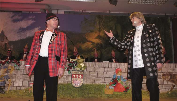 Die beiden Stimmungskanonen Michael Haupt und Frank Pauken heizten der begeisterten Narrenschar mächtig ein.