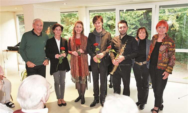 Die beiden Veranstalterinnen von LMN Köln und das Konzertteam.privat