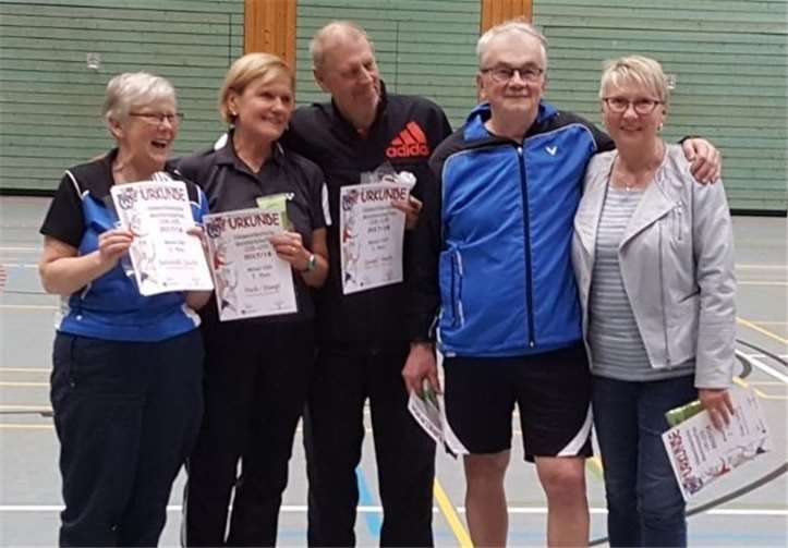 Die beiden Vizemeister Arno Schley und Brigitte Prax (ganz rechts). Sandra Schreiber