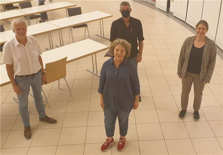 Die beiden ausscheidenden Vorstandsmitglieder Richard Roos (1. Vorsitzender, links) und Andrea Roos (1. Schriftführerin, vorne) sowie die beiden kommisssarischen Vorsitzenden des Vereins Thomas Weiler (hinten) und Heike Thurm (rechts).Foto: Privat