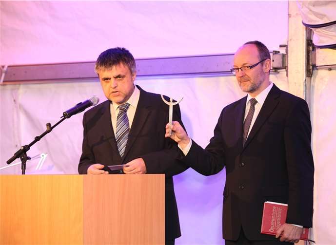 Die beiden einsegnenden Geistlichen, Pfarrer Friedemann Bach (ev. Kirchengemeinde Bad Neuenahr, links) und Peter Dörrenbächer (kath. Pfarreiengemeinschaft Bad Neuenahr-Ahrweiler, rechts).