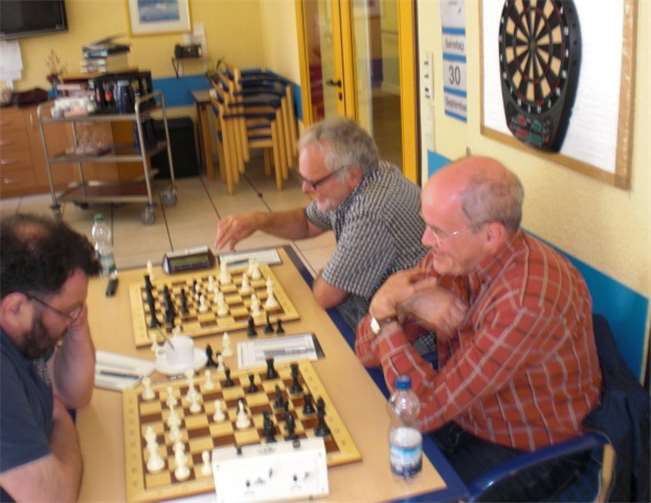 Die beiden ersten Bretter Erwin See und Wolfgang Kutzner (v. r.).privat