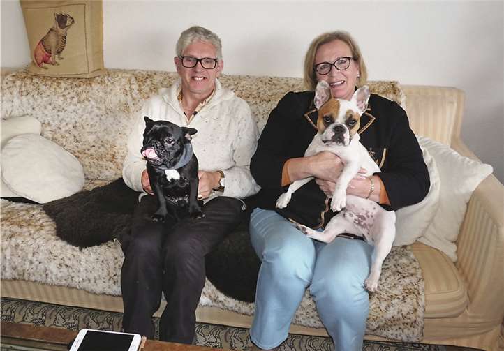Die beiden französischen Bulldoggen haben bei den Bad Breisiger Eheleuten Schneider-Keller ein wunderbares Zuhause gefunden. FRE