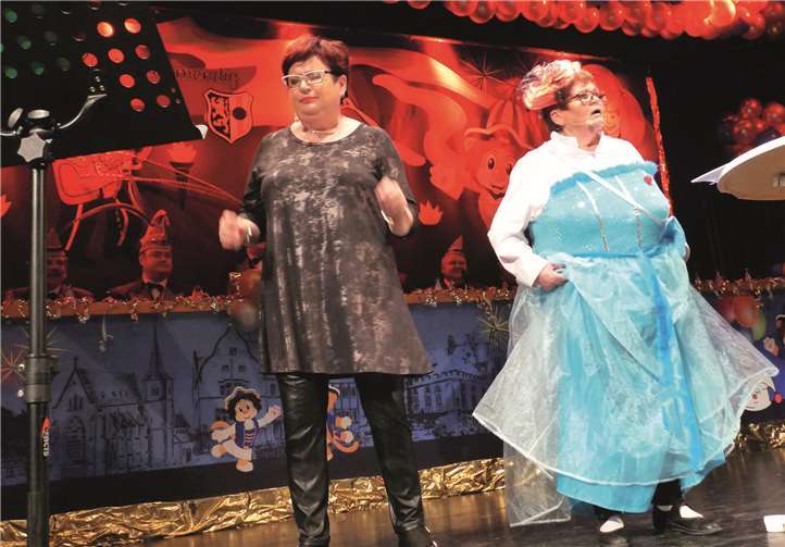 Die beiden karnevalistischen Urgesteine Karin Krings und Hiltrud Surges riefen mit ihrem zwerchfellerschütternden Sketch bei so manchem Altkarnevalisten wunderbare Erinnerungen wach.