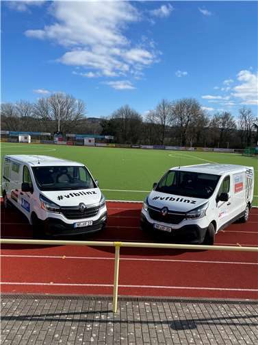 Die beiden neuen Busse.  Foto: privat