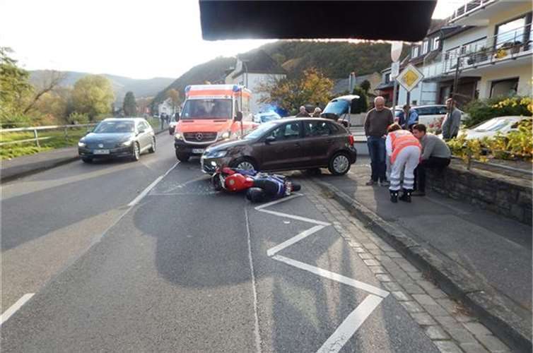 Die beiden unfallbeteiligten Jugendlichen wurden schwer, aber nicht lebensbedrohlich verletzt.