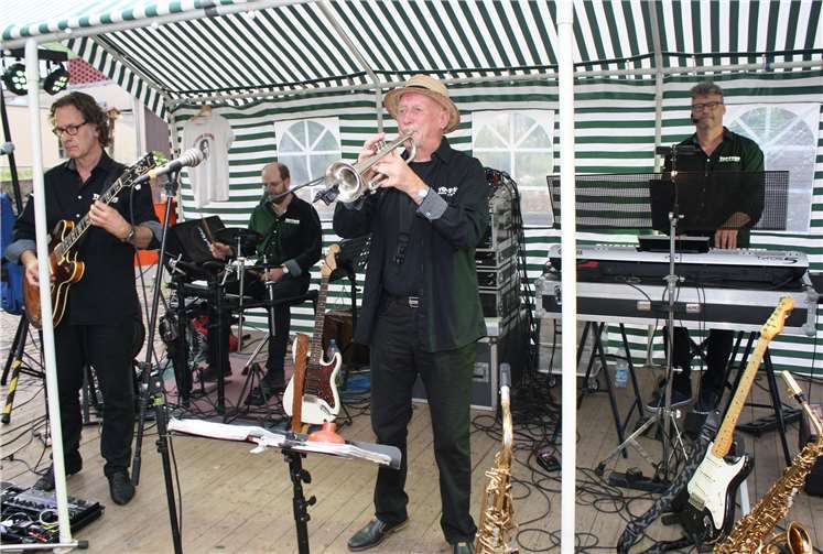 Die bekannte Band „Top Four“ begeisterte am vergangenen Samstag mit einem exzellenten Sommerkonzert, das durch musikalische Vielfalt bestach. -TE-