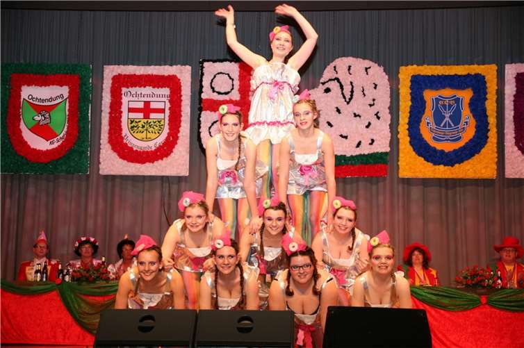 Die bekannte DJK-Tanzgruppe „No Limits“ war erstmals als „Candy-Girls“ auf der Bühne.