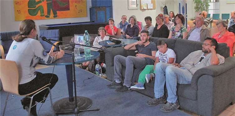 Die bekannte Islamwissenschaftlerin und Religionslehrerin Lamya Kaddor forderte in ihrem Vortrag im Remagener Jugendbahnhof aber auch mit Blick auf den deutschen Staat und die Gesellschaft wie innerhalb der Familien selbst mehr Engagement gegen die salafistischen Kreise. privat