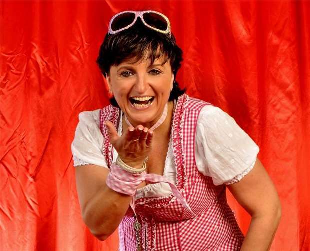 Die bekannte Sängerin „Roberta“ (Lorenza) - das italienische Stimmwunder wird beim Oktoberfest im Müllerland für beste Stimmung sorgen.