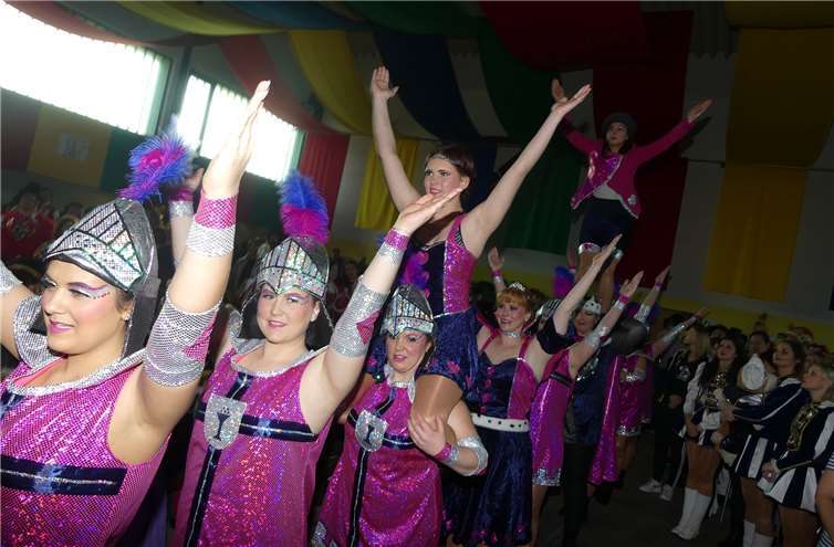 Die bekannten „Dreamgirls“ setzten auf Glitzer und Glamour.