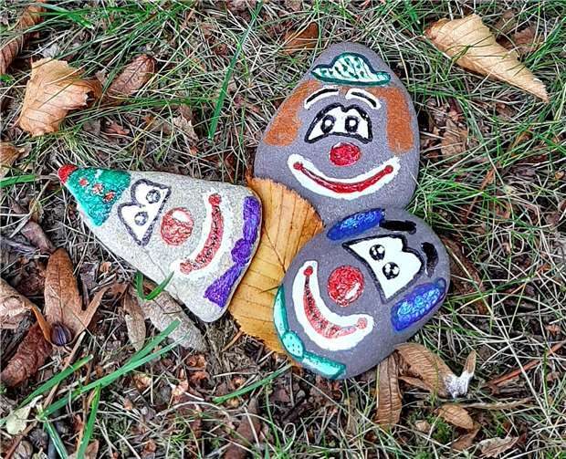 Die bemalten Möhne-Steine. Foto: privat