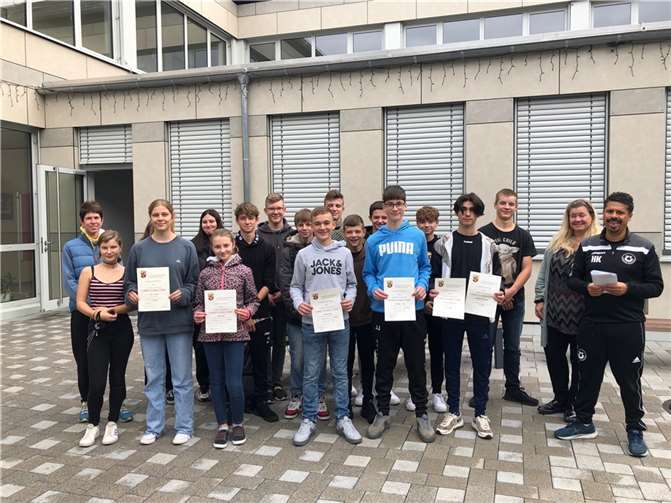 Die bemerkenswerten Leistungen wurden in einer kleinen Ehrungszeremonie mit entsprechenden Urkunden gekürt.  Foto: privat