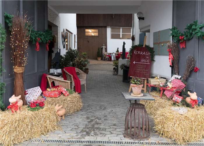 Die benachbarten Höfe zeigten weihnachtliche Unikate.