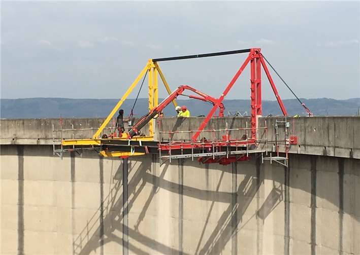 Die bereits fertiggestellte Hebekonstruktion.