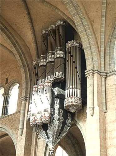 Die berühmte Schwalbennestorgel im Trierer Dom.Klais