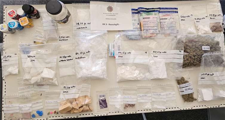 Die beschlagnahmten Beweismittel.Foto: Kreispolizeibehörde Rhein-Sieg-Kreis