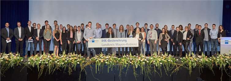Die besten Ausbildungsabsolventen aus dem Landkreis Mayen-Koblenz. Foto: Matthias Brand
