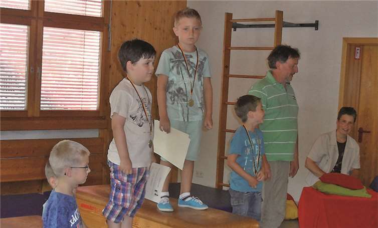 Die besten Schachspieler durften sich über Urkunden und Medaillen freuen. privat