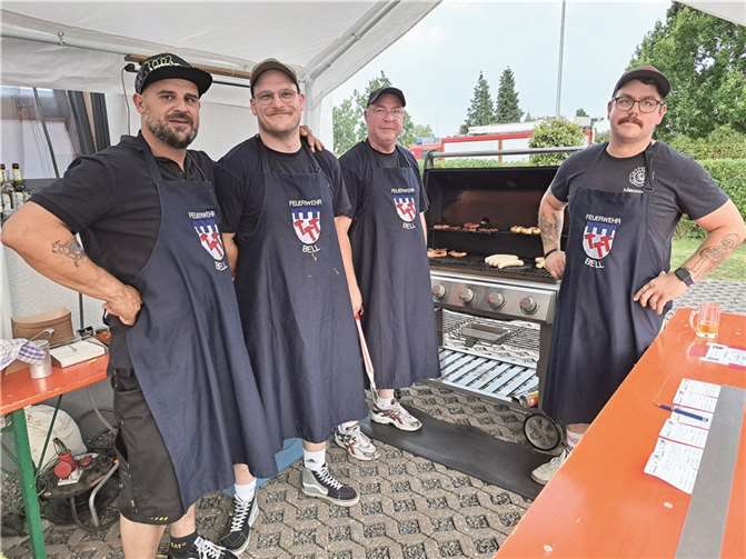 Die bestens aufeinander eingespielte Küchencrew offerierte leckere Spezialitäten vom Grill.